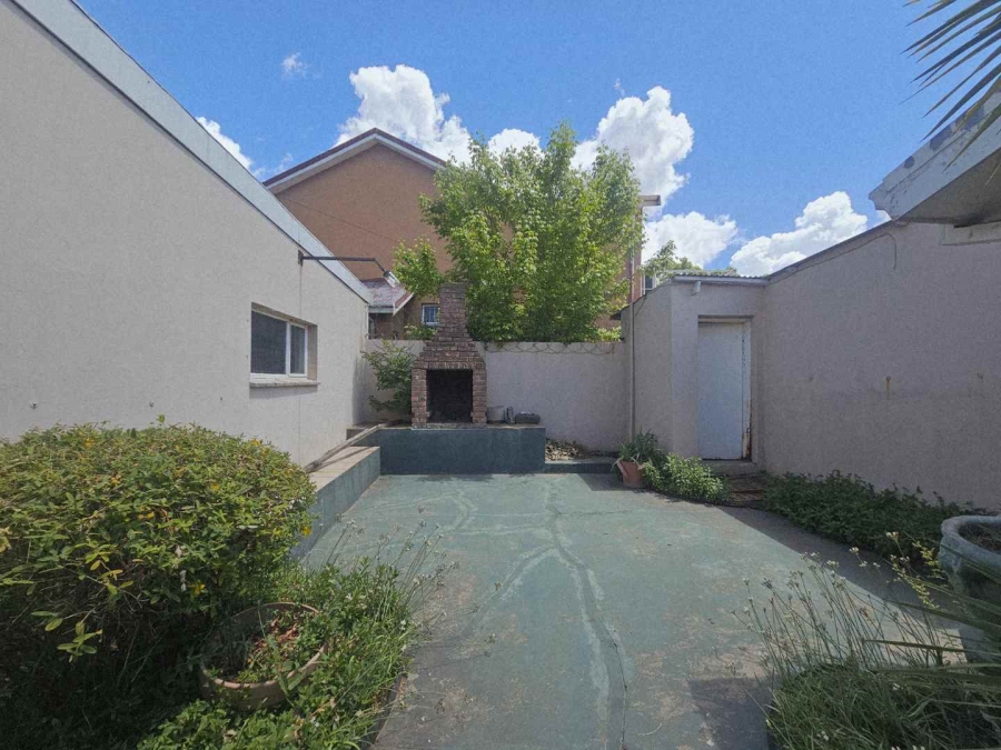 4 Bedroom Property for Sale in Ladybrand Free State